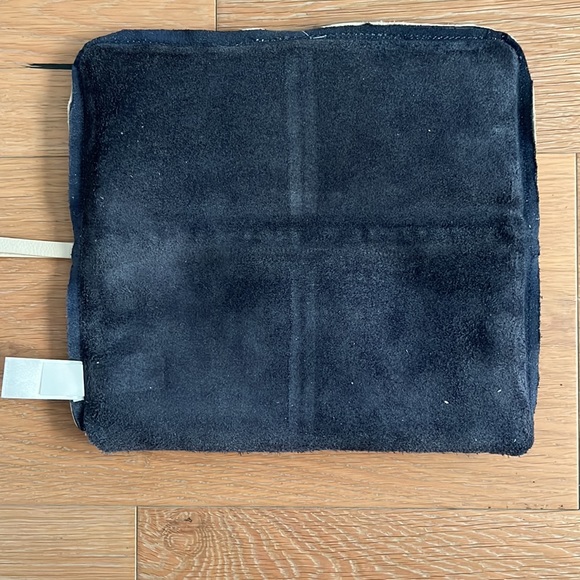 GAP Leather Two-Tone Wristlet Handbag Pouch - Navy and Cream - Picture 8 of 15